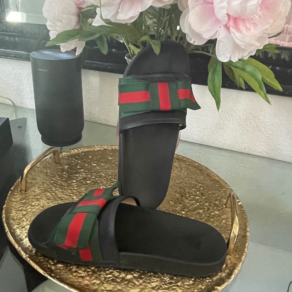 Gucci slides size 40